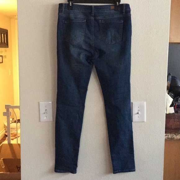 Distressed jeans - Picture 2 of 3